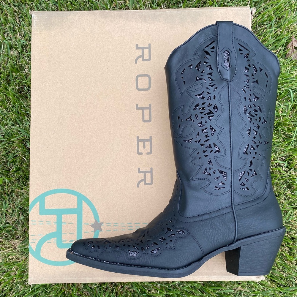 Roper women’s cowboy boots
